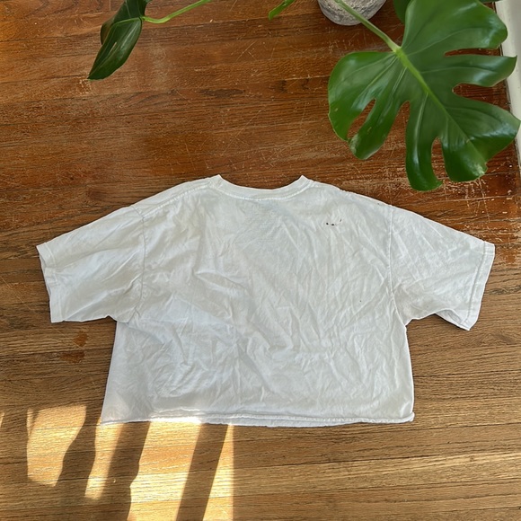 ✨BOGO free✨Cropped T-shirt - Picture 3 of 4